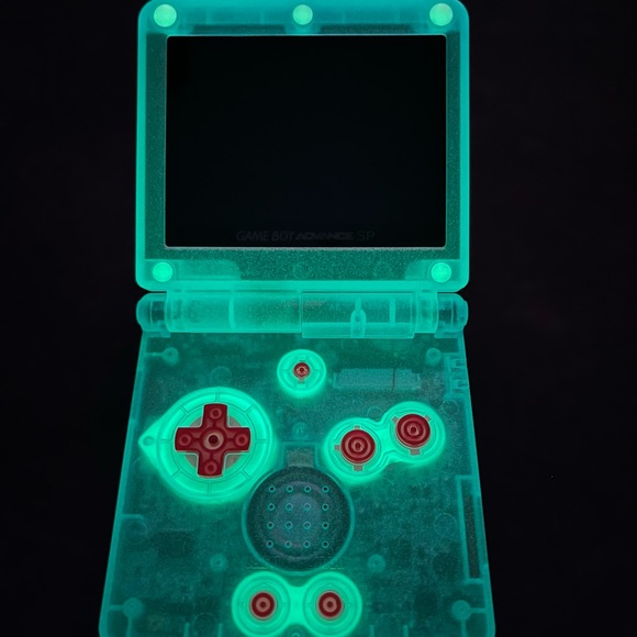 Gameboy SP, modded shell Kirby edition, Comes with the game and a charger - Picture 5 of 7